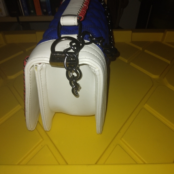 Cross body - Picture 3 of 3